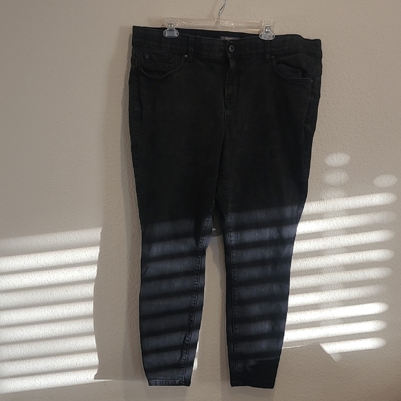 Torrid Distressed Black Denim Bombshell Skinny Jeans Size 22R - Picture 2 of 7